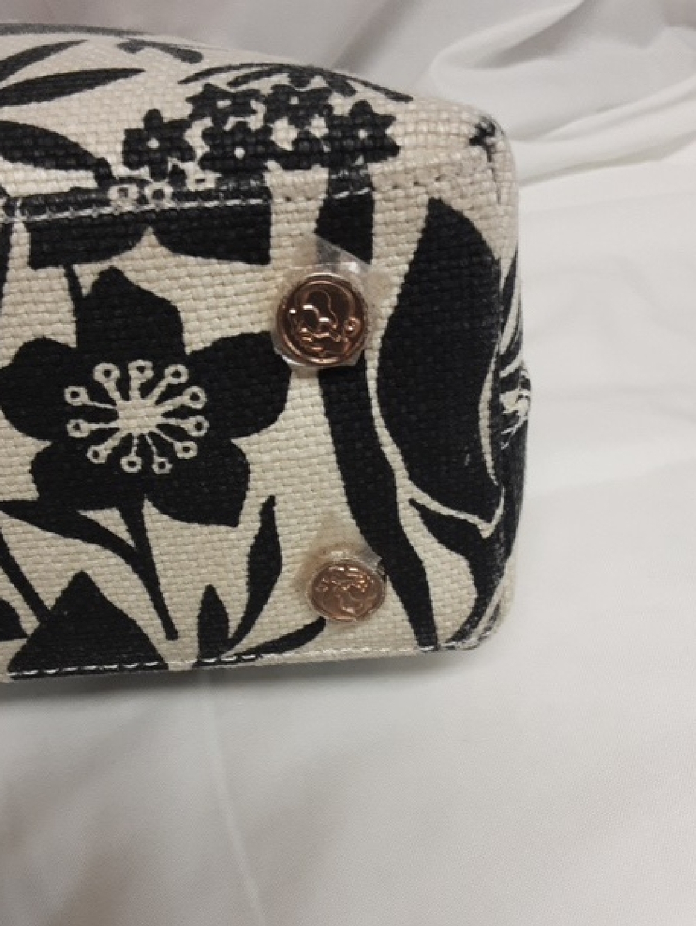 Spartina 449 Black and Off White Floral Crossbody with Red Tag - Picture 4 of 6